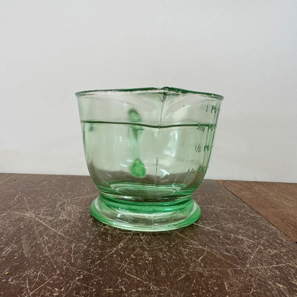 Vaseline Green Glass‎ Measuring Cup 2 Cup Capacity Kitchenware For Household Use
